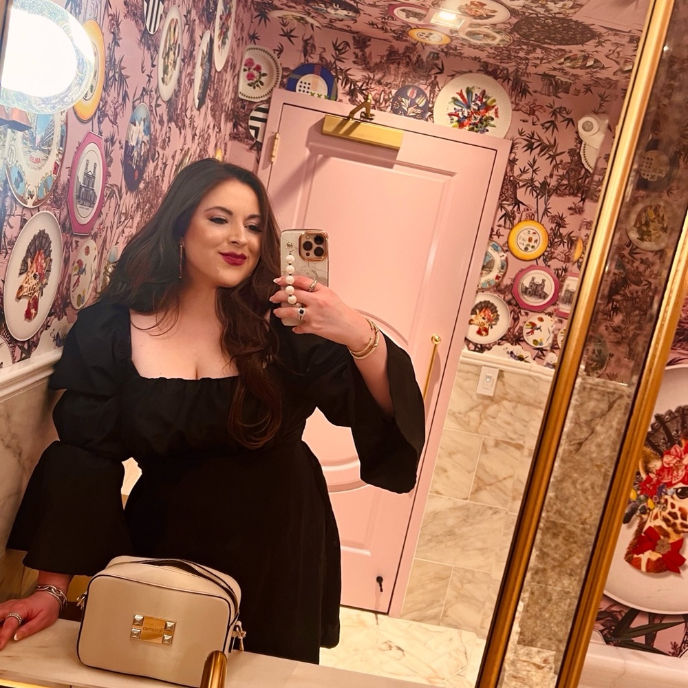 Meet your Posher, Alexandra! 👸🏻🖤👡